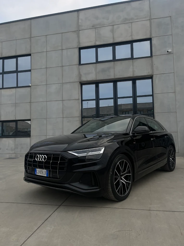 Audi Q8 nera - restauro carrozzeria
