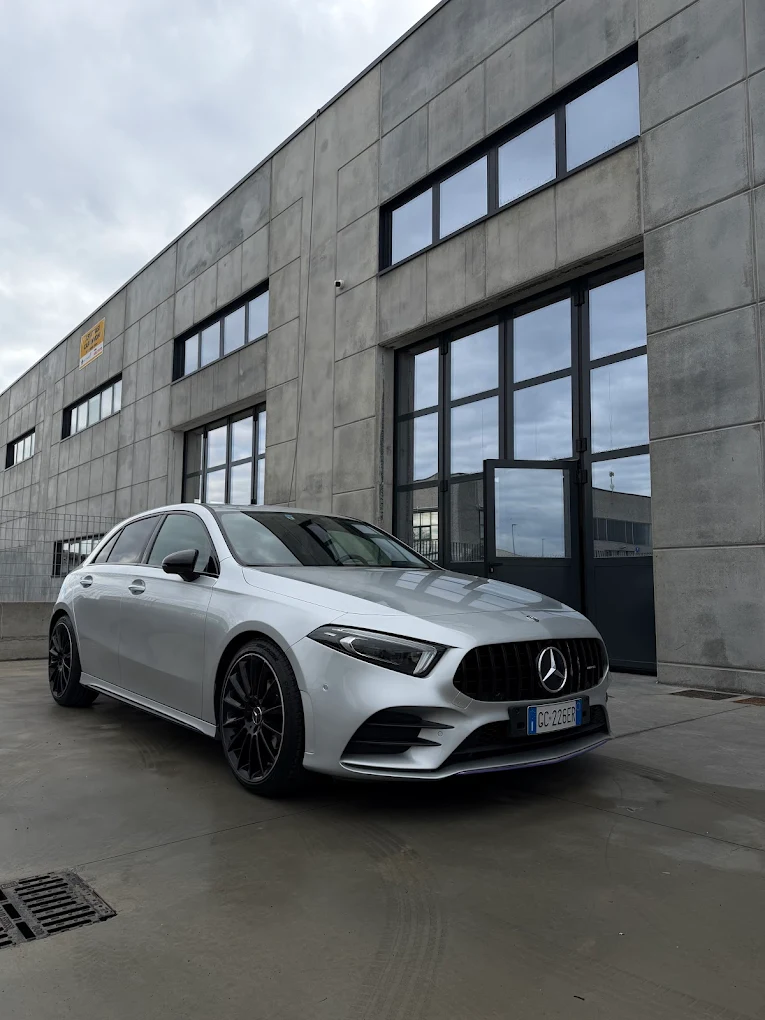 Mercedes Classe A grigia - lavoro su misura