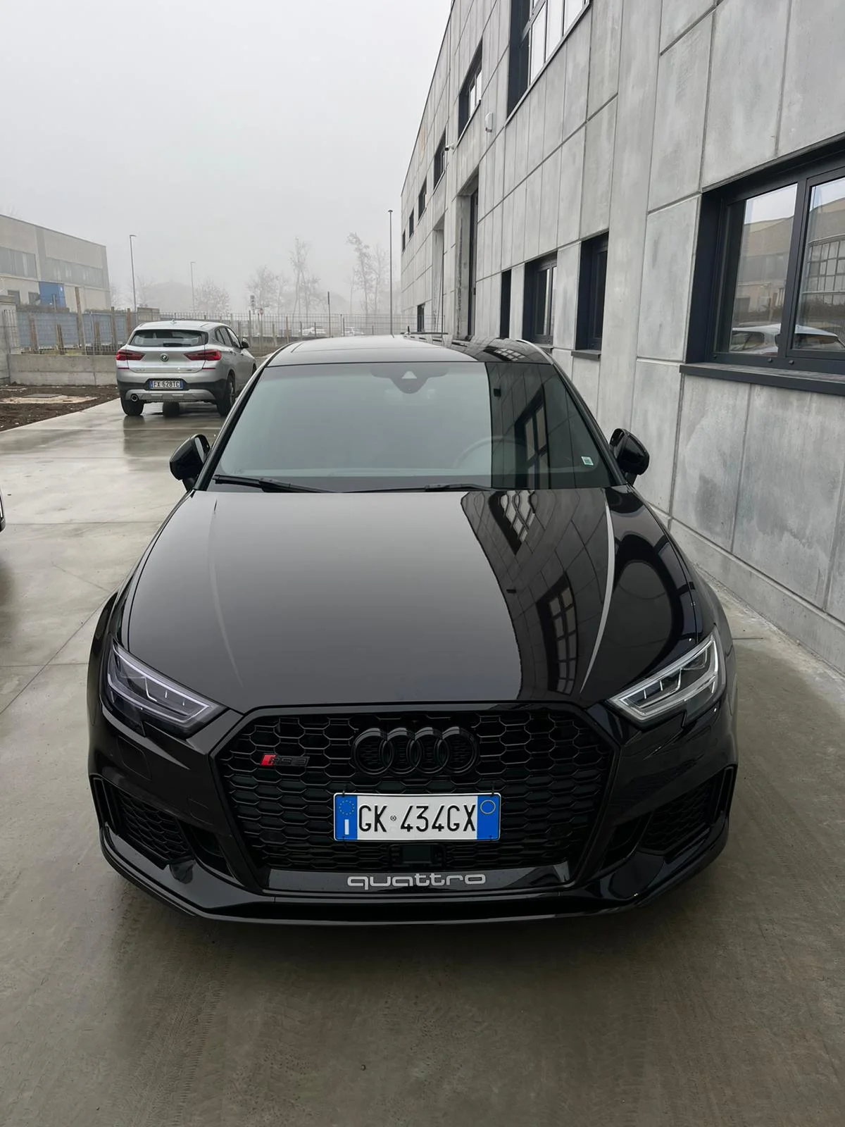 Audi RS3 nera - dettaglio frontale